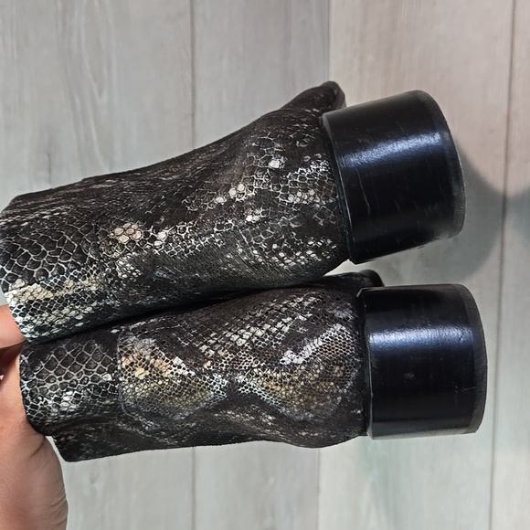 Vionic Women Kamryn Snake Print Leather Animal print Heels Boots shoes sz 8.5 - Picture 9 of 14